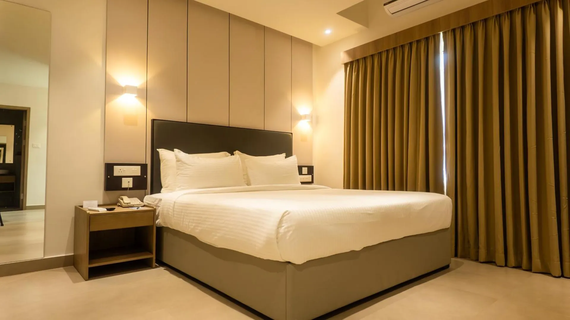 Hotel Riviera Garden Kochi Ινδία