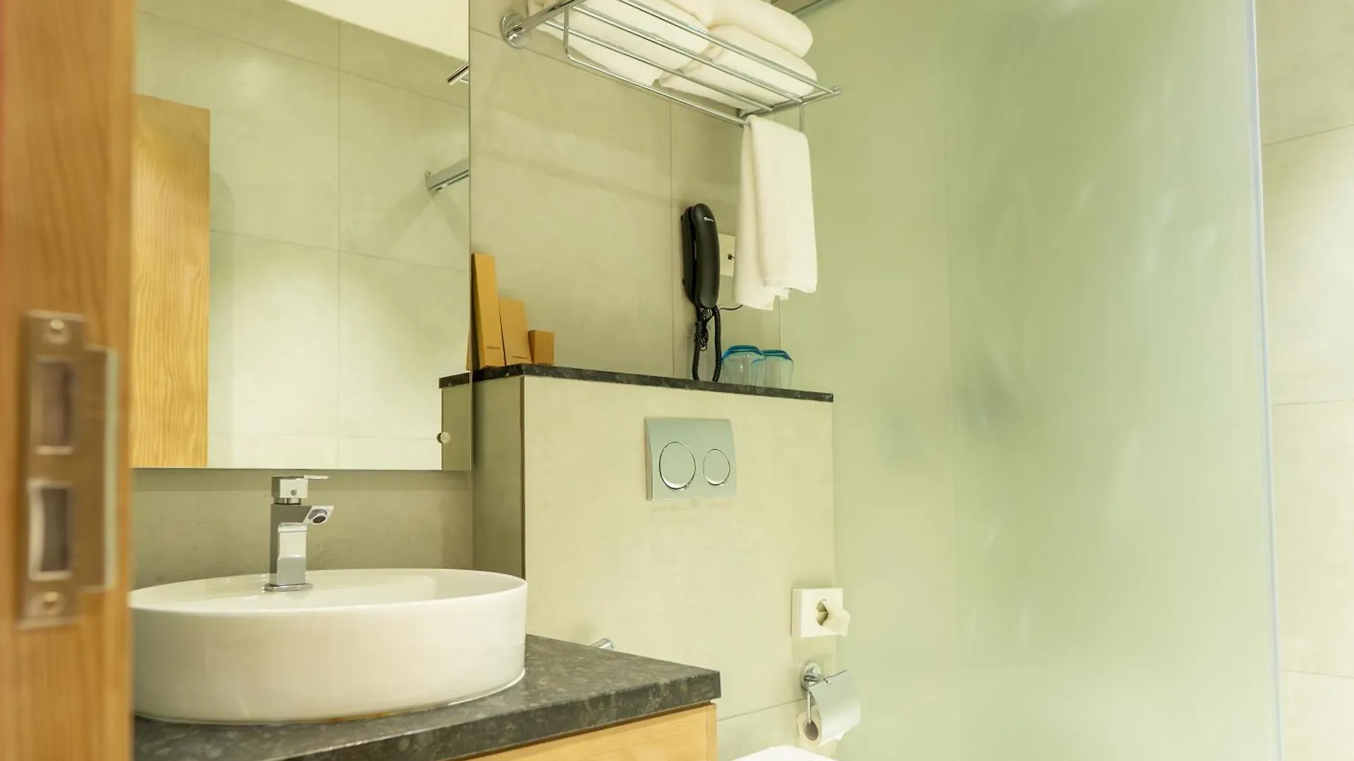 Hotel Riviera Garden Kochi 0*,  Ινδία