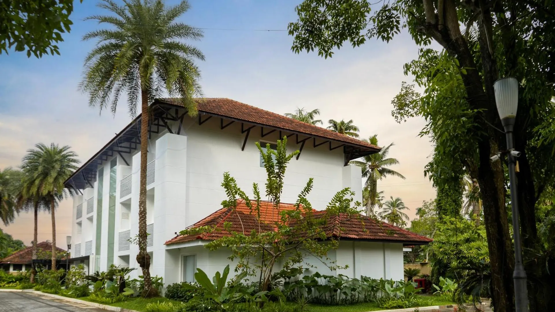 Hotel Riviera Garden Kochi