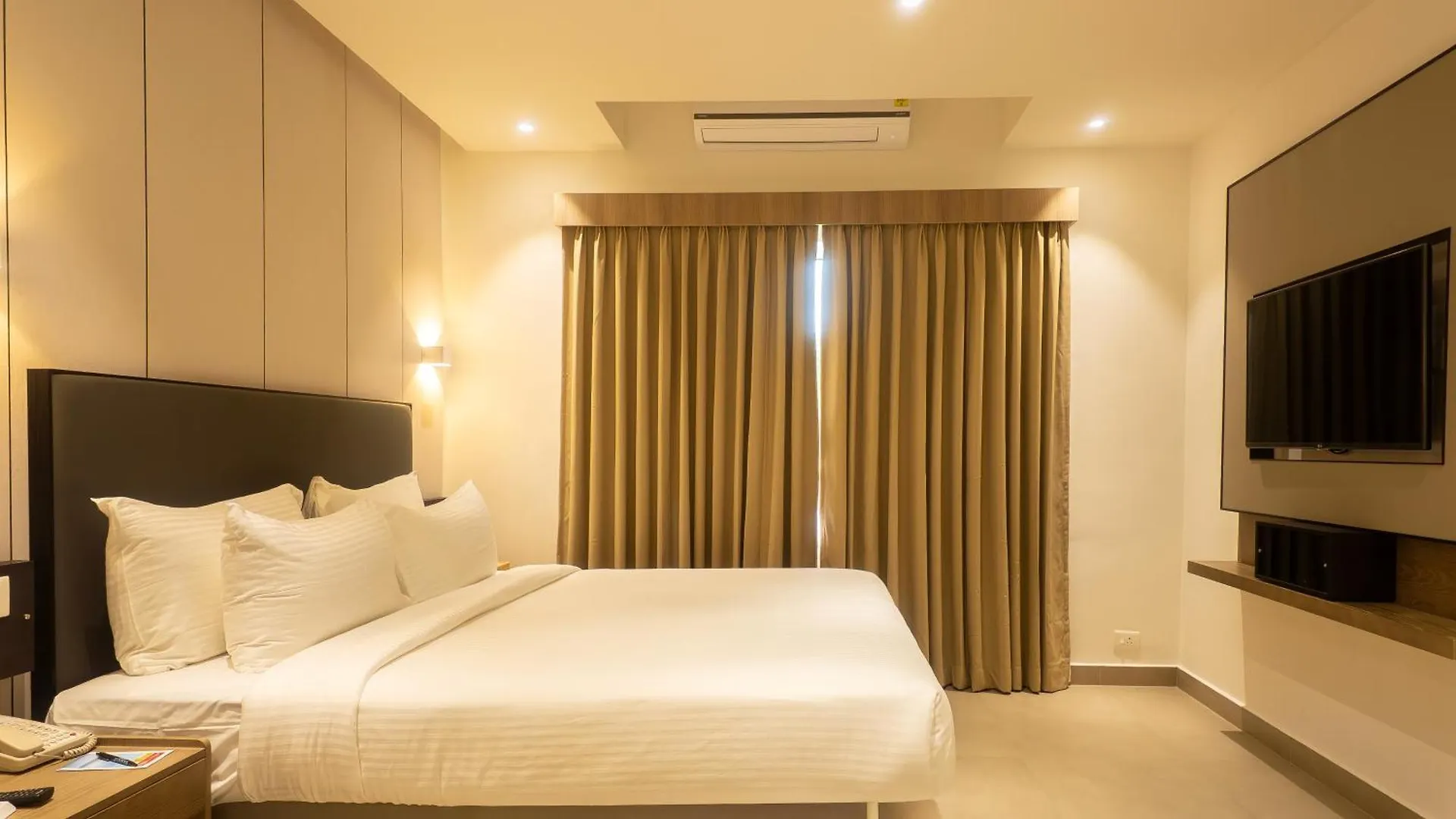Hotel Riviera Garden Kochi 0*,  印度